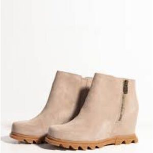 New Sorel Joan Of Arctic Wedge III Zippered Taupe Ankle Boots Size 5.5